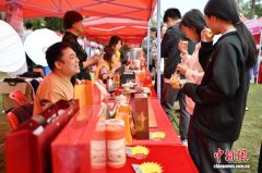 广州：华南农业大学举行首届紫荆雁归节